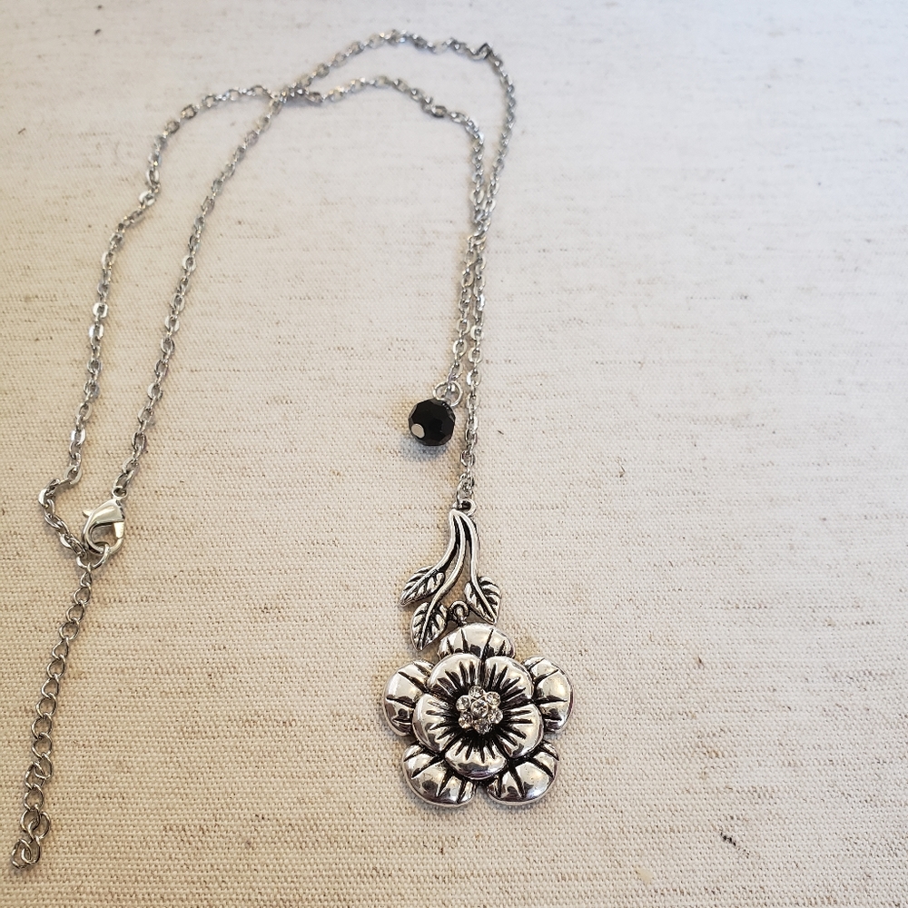3/$24 Rose Lariat Necklace - Picture 5 of 8